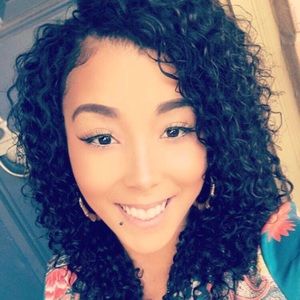 Meet your Posher, Ebony